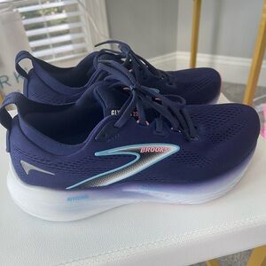 Brooks Women's Sneakers - Navy and Light Blue